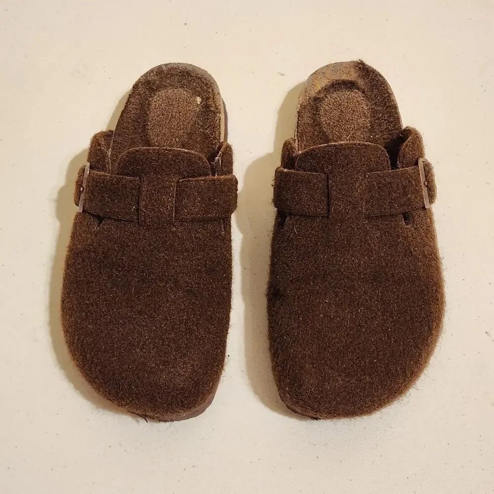 Cushionaire Sz 6.5 Fuzzy Chocolate Brown Clog Mules Slides Cozy Fall Shoes - Picture 2 of 11